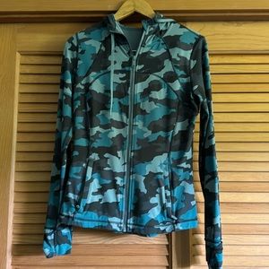 Lululemon size 10 NULU hooded define jacket in green camo